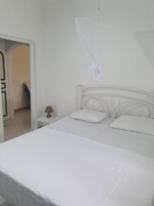 Le Sable Bleu - Evasion Tropicale A Sainte-Anne - Plage 5Min - Piscine - Parking - Logement Climatise - Vue Sur Les Palmiers - Parfait Pour Sejours En Famille Ou Entre Amis Exterior foto