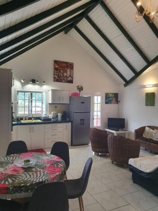 Le Sable Bleu - Evasion Tropicale A Sainte-Anne - Plage 5Min - Piscine - Parking - Logement Climatise - Vue Sur Les Palmiers - Parfait Pour Sejours En Famille Ou Entre Amis Exterior foto