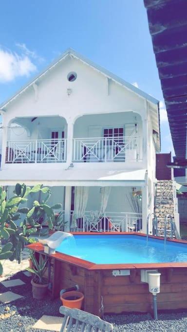 Le Sable Bleu - Evasion Tropicale A Sainte-Anne - Plage 5Min - Piscine - Parking - Logement Climatise - Vue Sur Les Palmiers - Parfait Pour Sejours En Famille Ou Entre Amis Exterior foto