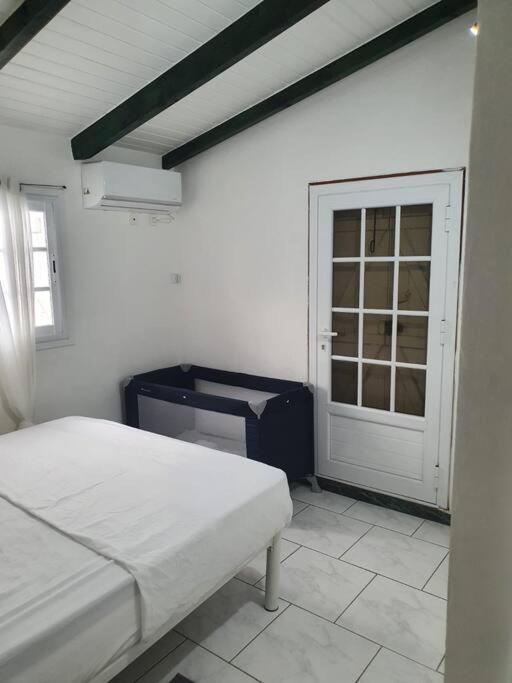 Le Sable Bleu - Evasion Tropicale A Sainte-Anne - Plage 5Min - Piscine - Parking - Logement Climatise - Vue Sur Les Palmiers - Parfait Pour Sejours En Famille Ou Entre Amis Exterior foto