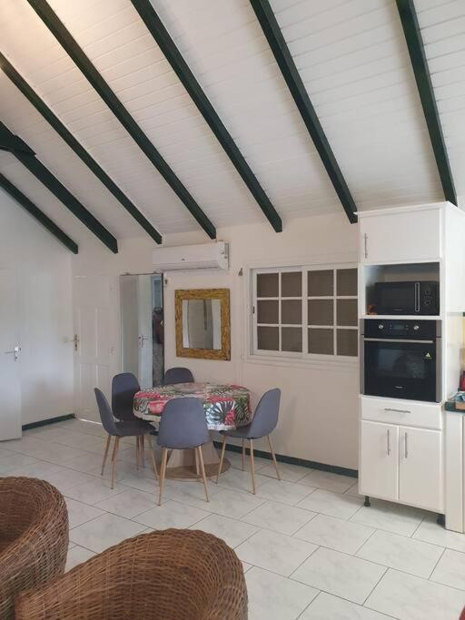 Le Sable Bleu - Evasion Tropicale A Sainte-Anne - Plage 5Min - Piscine - Parking - Logement Climatise - Vue Sur Les Palmiers - Parfait Pour Sejours En Famille Ou Entre Amis Exterior foto