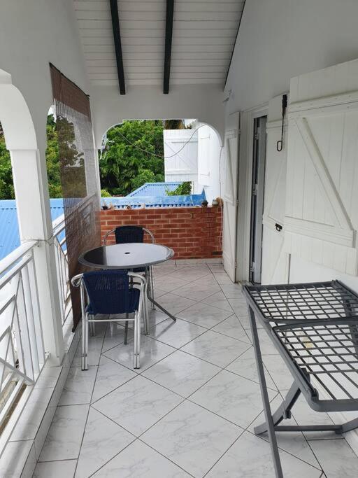 Le Sable Bleu - Evasion Tropicale A Sainte-Anne - Plage 5Min - Piscine - Parking - Logement Climatise - Vue Sur Les Palmiers - Parfait Pour Sejours En Famille Ou Entre Amis Exterior foto