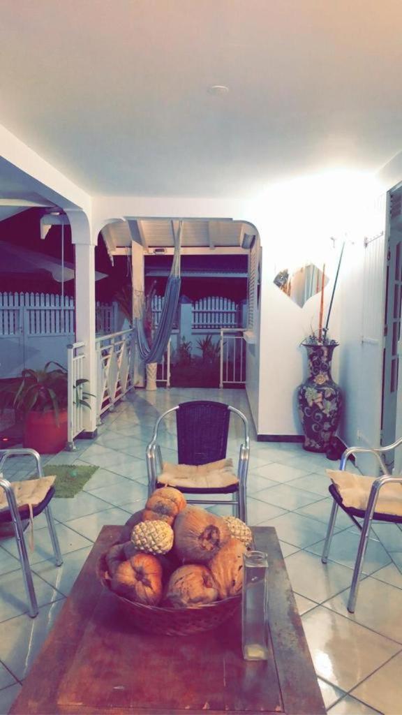 Le Sable Bleu - Evasion Tropicale A Sainte-Anne - Plage 5Min - Piscine - Parking - Logement Climatise - Vue Sur Les Palmiers - Parfait Pour Sejours En Famille Ou Entre Amis Exterior foto