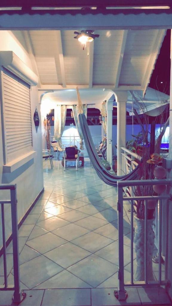 Le Sable Bleu - Evasion Tropicale A Sainte-Anne - Plage 5Min - Piscine - Parking - Logement Climatise - Vue Sur Les Palmiers - Parfait Pour Sejours En Famille Ou Entre Amis Exterior foto