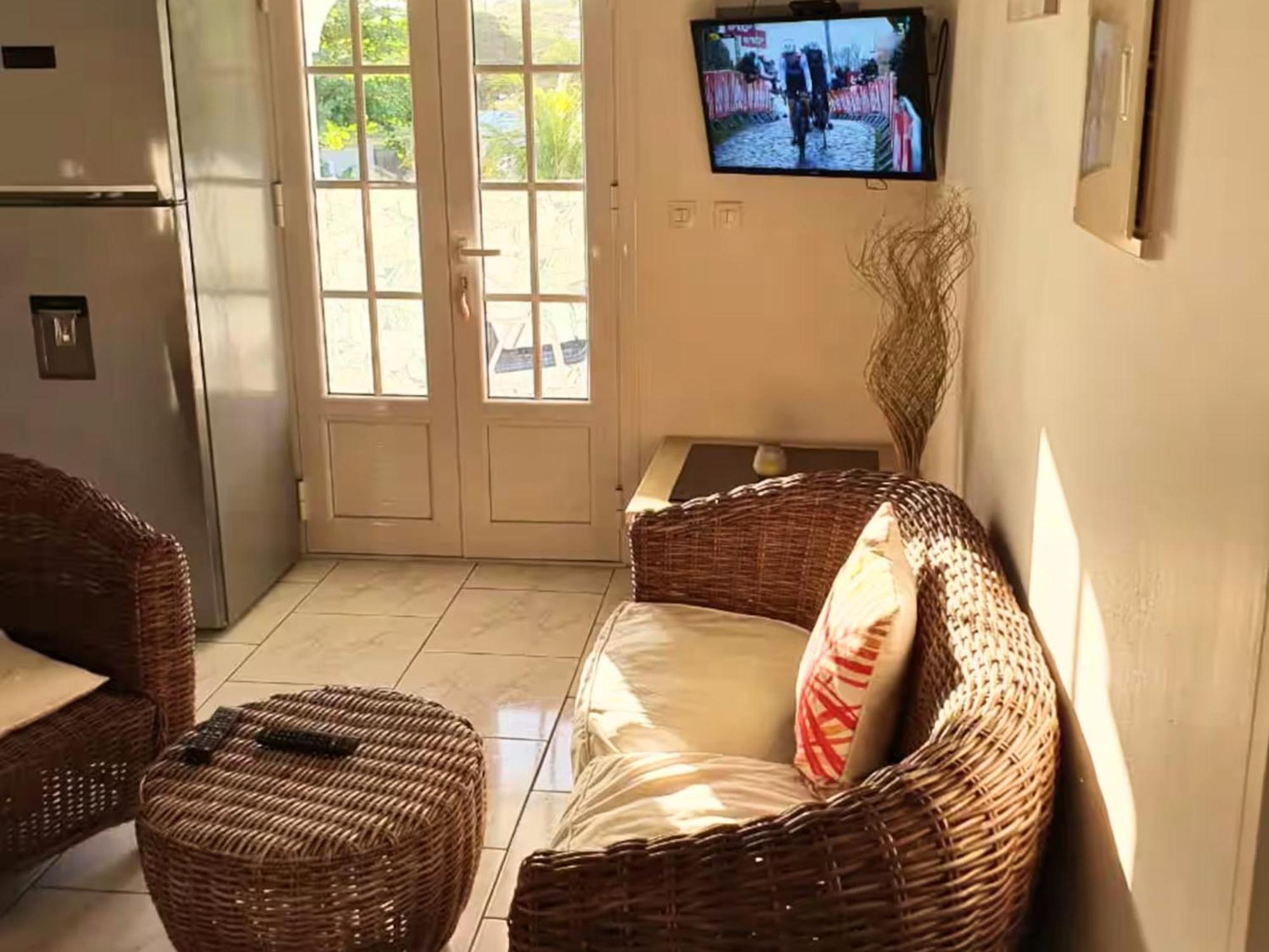 Le Sable Bleu - Evasion Tropicale A Sainte-Anne - Plage 5Min - Piscine - Parking - Logement Climatise - Vue Sur Les Palmiers - Parfait Pour Sejours En Famille Ou Entre Amis Exterior foto